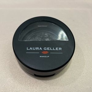 Laura Geller - Baked eyeshadow accents